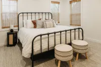 LakeItToTheLimit - New 4-bedroom, 4.5 bathroom home in Eufaula's Patriot Pointe - Homestays