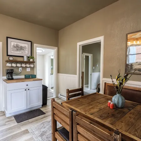 Charming 2-Bedroom House in Uptown Butte