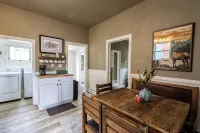 Charming 2-Bedroom House in Uptown Butte