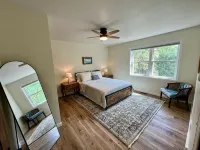New 4Br Egg Harbor Home: Walk to Downtown + 2 Min Drive to Egg Harbor Beach エッグ・ハーバーのホテル