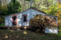 Cozy 2-bdrm, 3-season Adirondack cabin at tranquil Great Sacandaga Lake w/WiFi - Wifi