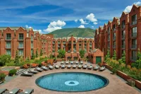 The St. Regis Aspen Resort - Hot Tub