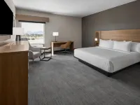 La Quinta Inn & Suites by Wyndham Phoenix West / Glendale Hotels near Camelback Ranch