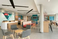 avid hotel ROSEVILLE - MINNEAPOLIS NORTH by IHG - parking
