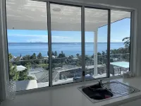 Spectacular water views & entertaining spaces Hotels in Corlette