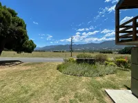 Mountain Creek Motel Bar & Restaurant - Mountain view