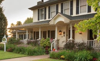 Montford Inn & Cottages