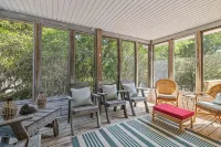 Wave Call, in Southern Shores, “Drop-in” for Surf and Sand! - Homestays