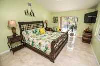 Palm Tree III Pool Home Waterfront - 4-Star