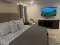 Deja Blue - 3 Minutes Beach Walk, Island Comfort - Homestays