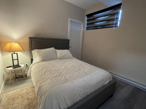 Cozy basement suite near Airport - Bungalows