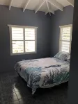Tradewinds- quiet home overlooking the ocean Hotele w: 