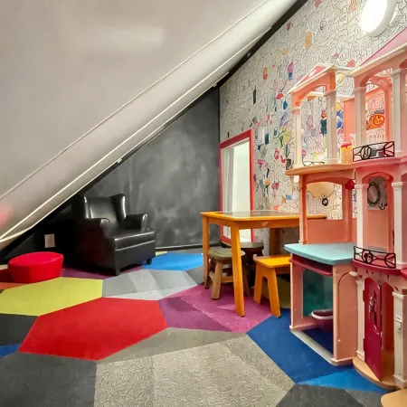 Beautiful, family-friendly Portland home, walk score of 94! Отели рядом с достопримечательностью «Маунт Табор Парк»