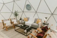 "Home Sweet Dome" MODERN TREEHOUSE STAY w/ Hot Tub - ブティック