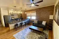 Main Street Retreats 104 Cozy, New Downtown Apt. 104