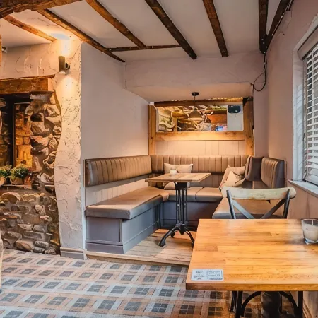 1 Bed Loft - Sleeps 2 - Parking - Wifi