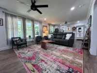 The Fox Den, Luxury Home, Just 2 Minutes Away from the Iconic Bell Buckle Cafe. - WiFi