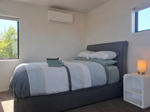Comfortable studio with stunning mountain & ocean views – Your perfect getaway! - Wifi