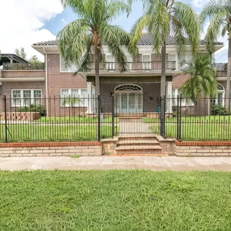 RENOVATED LUXURY 6000 sqft Mansion in Downtown Orlando SLEEP 14 NEAR Theme Parks