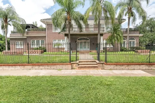 RENOVATED LUXURY 6000 sqft Mansion in Downtown Orlando SLEEP 14 NEAR Theme Parks - 5 étoiles