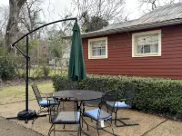Wensel Cottage in downtown Natchez Walking distance to most shops & restaurants.