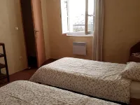 Townhouse in Center of Nyons storage for cycling &/or climbing equipment Hoteles en Nyons