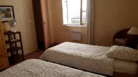 Townhouse in Center of Nyons storage for cycling &/or climbing equipment - Homestays