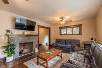 Mountain Views Newly Renovated Home
