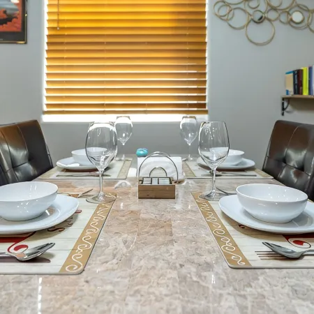 Luxurious AC Home Near Heart of Downtown, NAU, Snowbowl, Historic Route 66