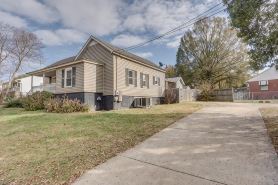 The Periwinkle Cottage, 3BR, 2BA Fort Mill Retreat. Close to Downtown!