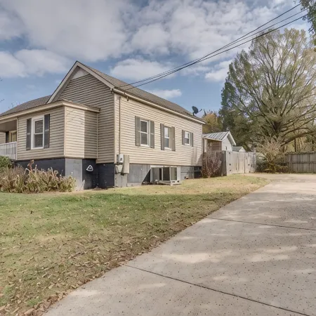 The Periwinkle Cottage, 3BR, 2BA Fort Mill Retreat. Close to Downtown!