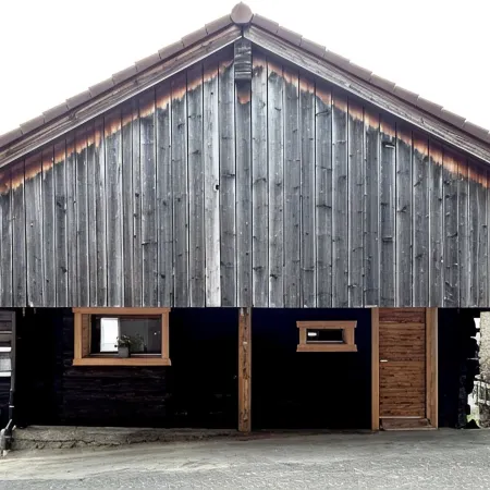 HAUTE-NENDAZ VILLAGE: LARCH 1898 4-STOREY/4-ROOM/6-PERSON CHALET/PARKING.