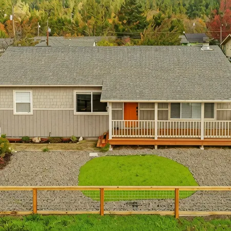 Spacious 5Br with Sauna & AC, Fenced Yard,Fast WiFi, Near Willamette Pass