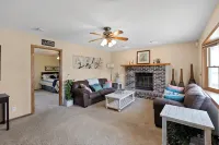 Beautiful home minutes from downtown! - Bungalows