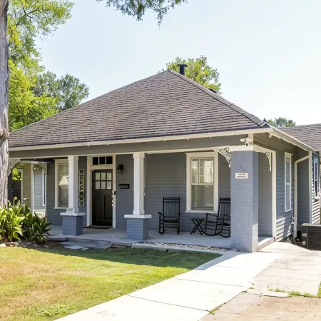 Charming Midtown Bungalow • 2Br, 2BA • 15 Mins to Ft Moore