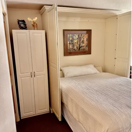 Studio + hot tub/pool- Next to lifts/brewery/food