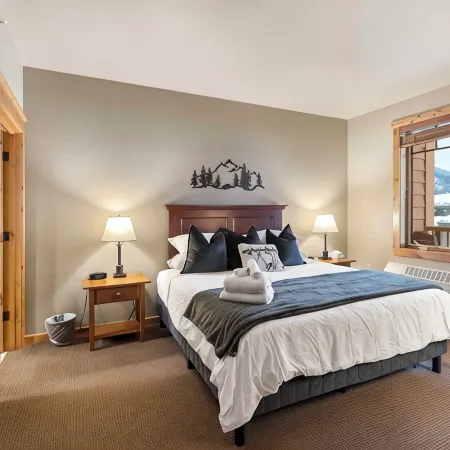 Ski in-Ski out Morning Eagle 3-bedroom condo in Whitefish