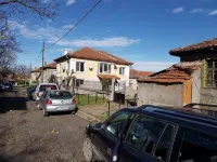 2 Bed Villa - Sleeps 7 - Private Garden - Parking - Apartments