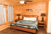 Crowns' Cabin at Ramp 11 Retreat by Concord Sun - Homestays