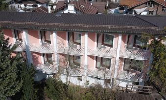 Hotel Maximilian - Housity