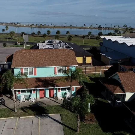 Candlelight Cottages by the Beach