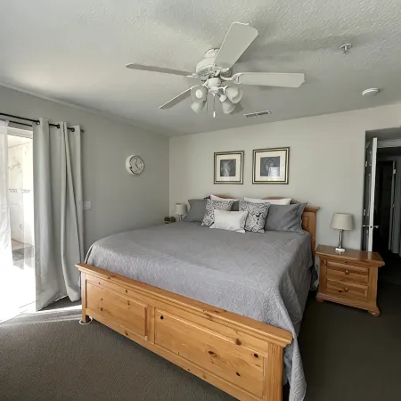 Las Palmas 2 Bedroom Condo * Poolside * Great Amenities