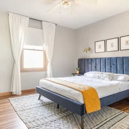 Fishers Getaway • Hot Tub • Walk to Dining • Pets Welcome