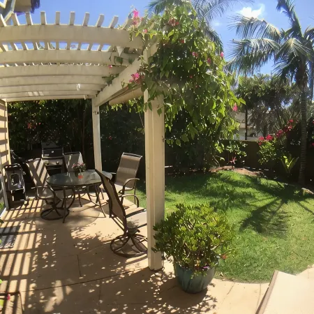 2-Blocks to Moonlight Beach, Private Yard, AC,  Bikes, over 300 5-Star Reviews