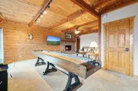 Close to Everything! Tubing, Hiking, Downtown, and a Gorgeous Mountain View. - 4 tähden