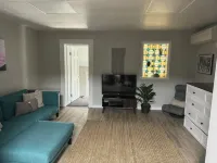 Gateway to the Berkshires - Renovated downtown apartment Hotels in Lee
