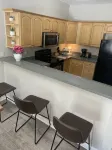 Spacious 3-bed townhouse, walk to Atlantic Ave - 주방