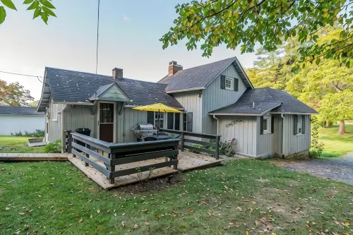 Charming 3-bedroom cottage with WiFi and AC in Hot Springs - Homestays