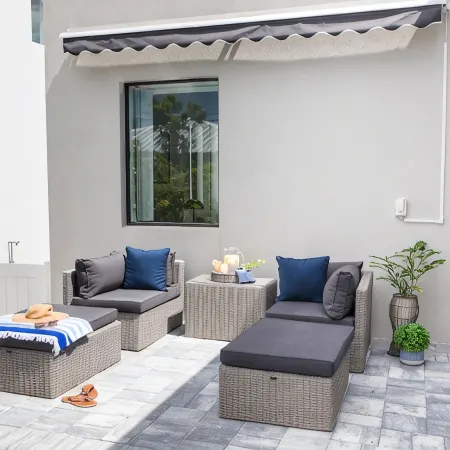 THE LOUNGE. Heated Pool! 10 Minutes to 5th Ave and Beach!