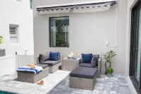 THE LOUNGE. Heated Pool! 10 Minutes to 5th Ave and Beach! - 프라이빗 풀